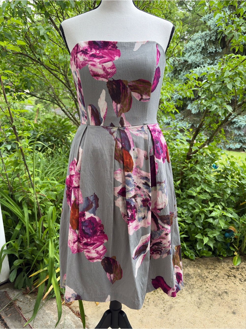 Size 6 Trina Turk Gray Strapless Dress with Pink Floral Print